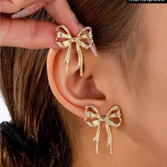 Double bow gold stud earrings soft girl era 2026 trendy season - Picture 4 of 5